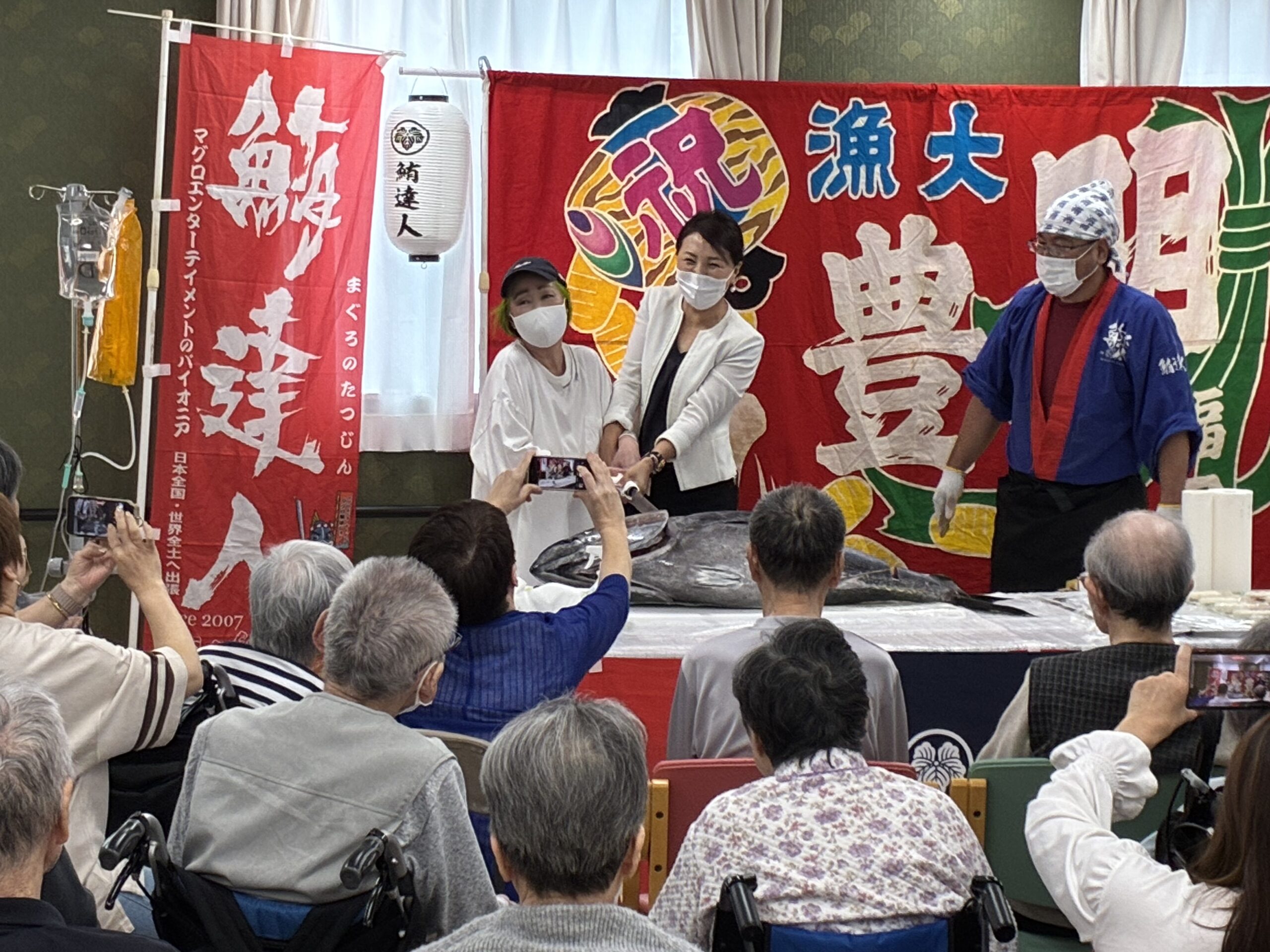 マグロ入刀の様子